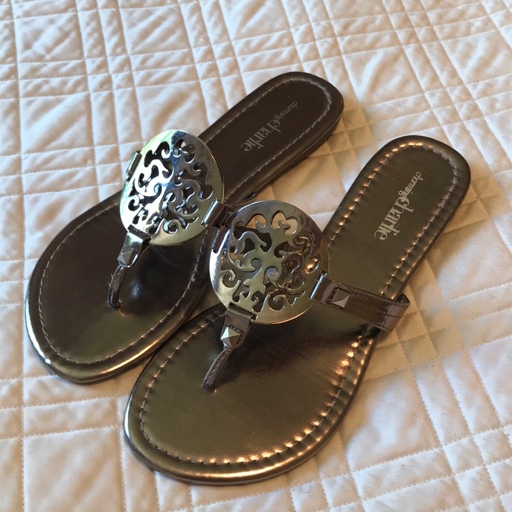 Charming Charlie silver flip flops 7M EUC